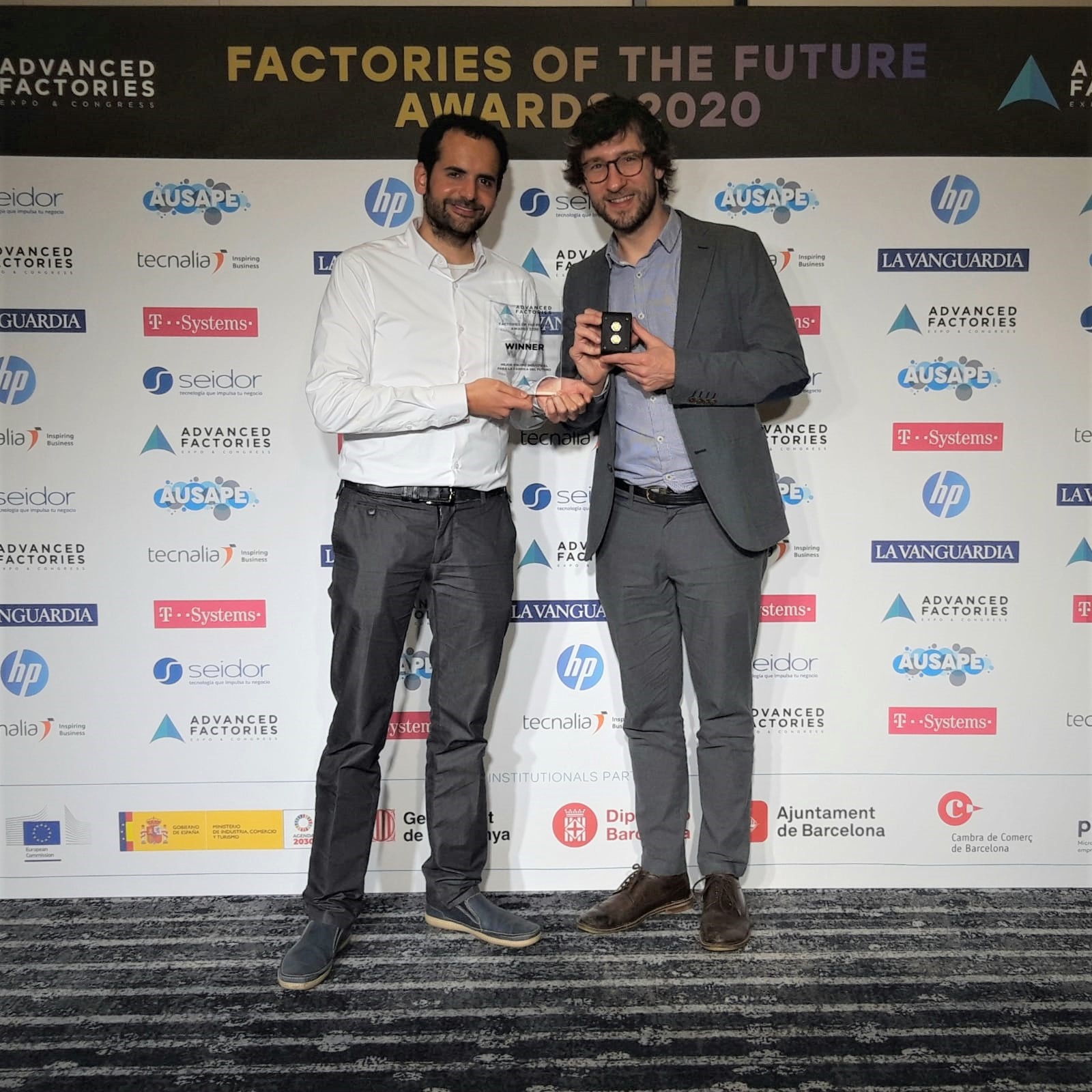 OilWear榮獲“未來工廠最佳工業(yè)設(shè)備”獎(jiǎng)(圖1) 1 (retocada).jpeg